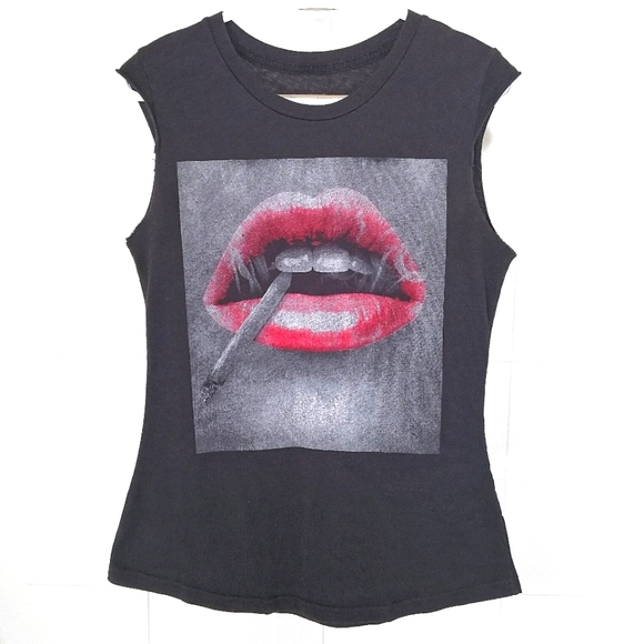 Smoking Red Lips Soft T-Shirt - Picture 1 of 2